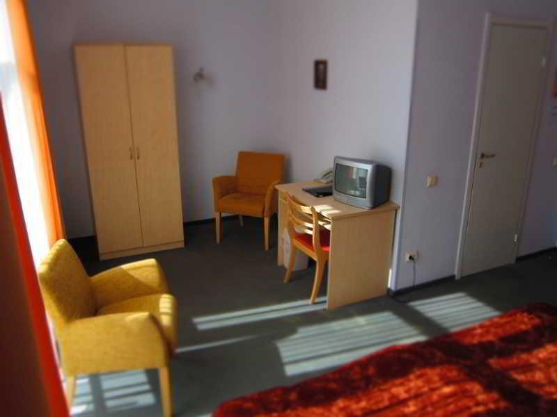 Hotel Vilmaja Рига Экстерьер фото