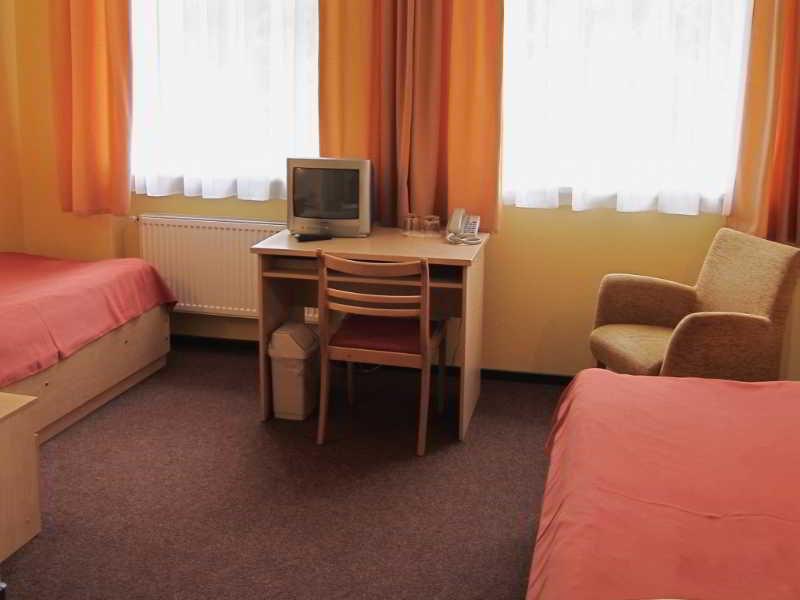 Hotel Vilmaja Рига Экстерьер фото
