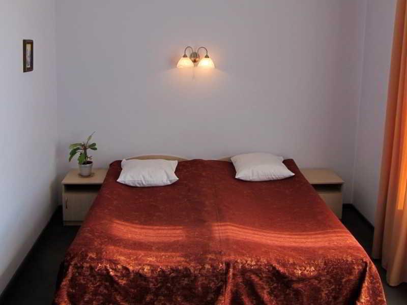 Hotel Vilmaja Рига Экстерьер фото